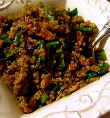 QUINOA SALAD WITH DRIED CRANBERRIES AND PECANS